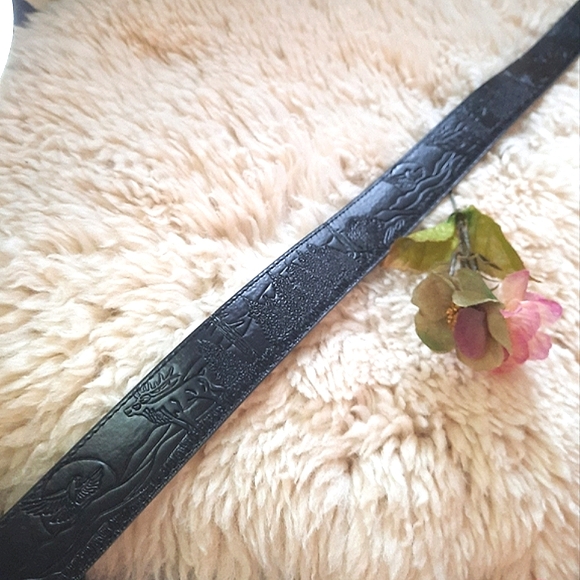 Wild Life Outdoor Scene Tooled Pattern Belt - Picture 6 of 7